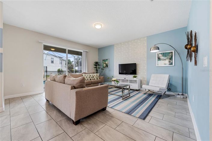 Image No.12-6 Bed House for sale