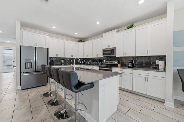 Image No.9-6 Bed House for sale