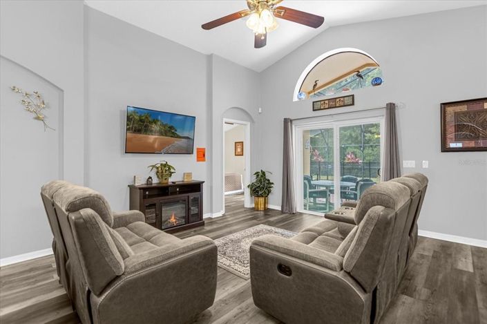 Image No.12-4 Bed House for sale