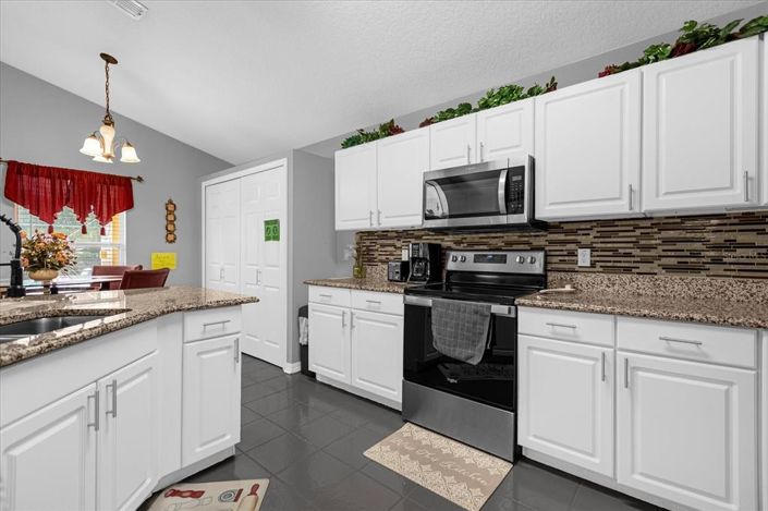 Image No.8-4 Bed House for sale