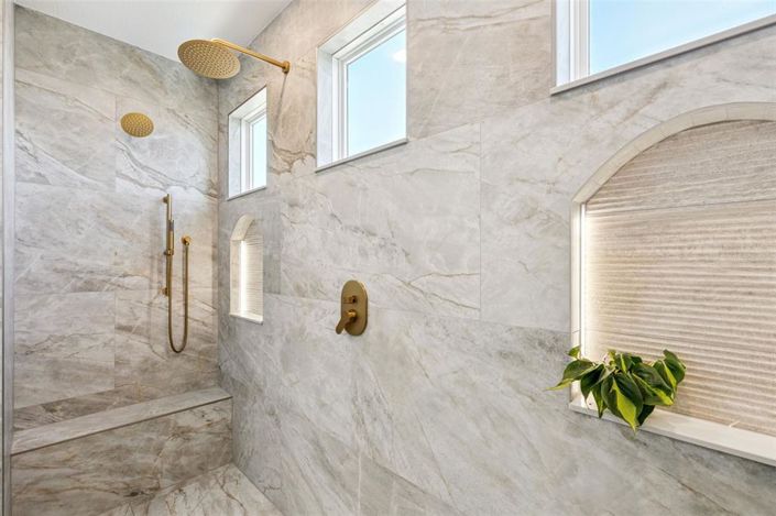 Image No.40-4 Bed House for sale