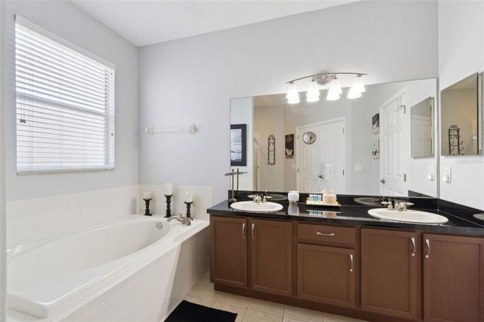 Image No.17-4 Bed House for sale