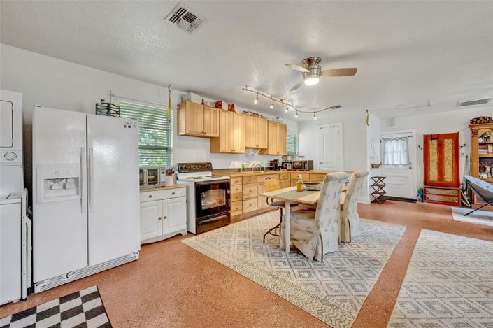 Image No.36-6 Bed House for sale