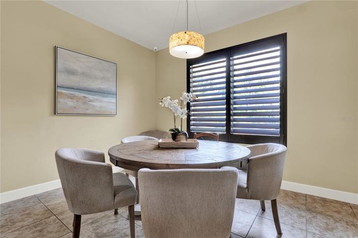 Image No.12-5 Bed House for sale