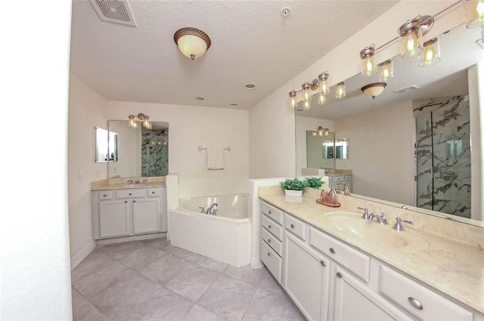 Image No.15-3 Bed Townhouse for sale