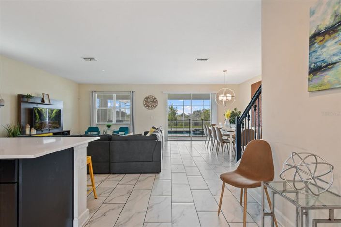 Image No.7-8 Bed House for sale