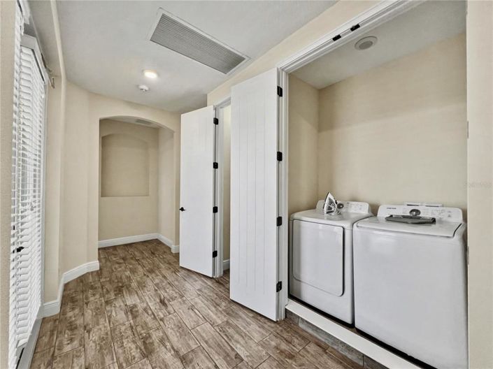 Image No.25-8 Bed House for sale