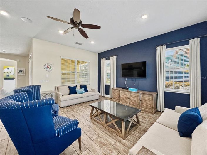 Image No.8-8 Bed House for sale