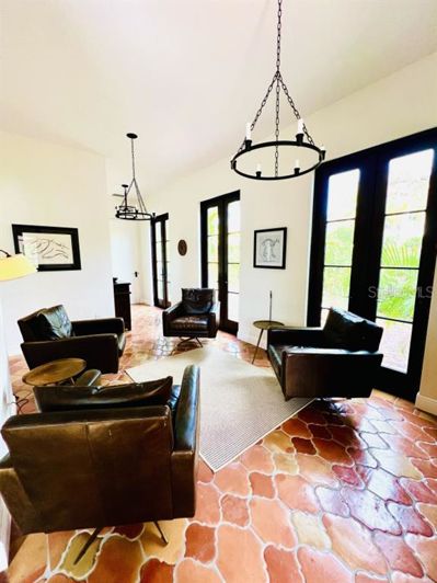 Image No.12-4 Bed House for sale