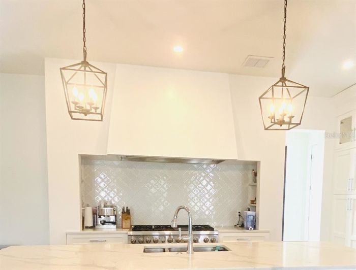 Image No.18-4 Bed House for sale