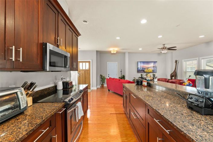 Image No.11-8 Bed House for sale