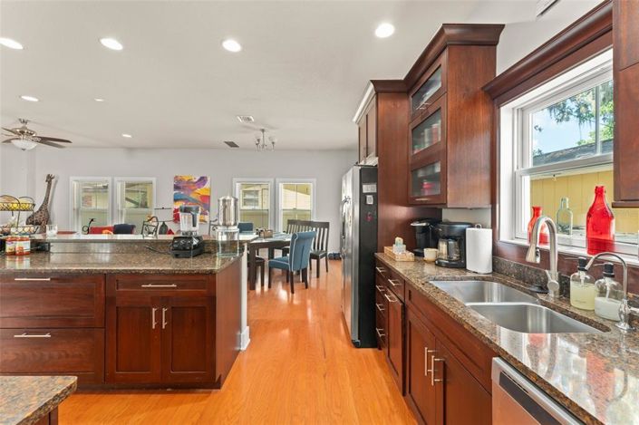 Image No.12-8 Bed House for sale