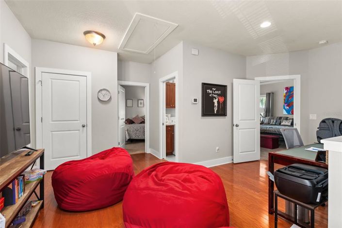 Image No.17-8 Bed House for sale