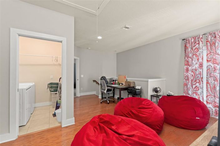 Image No.18-8 Bed House for sale