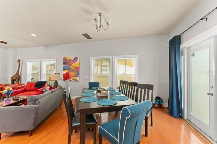 Image No.6-8 Bed House for sale