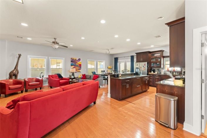 Image No.9-8 Bed House for sale