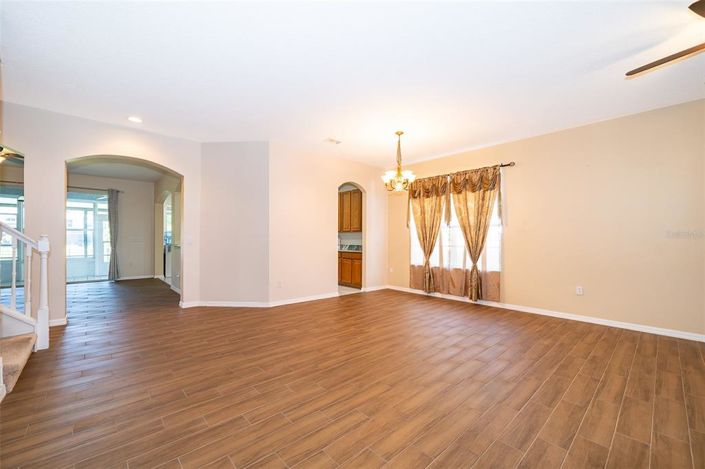 Image No.10-5 Bed House for sale