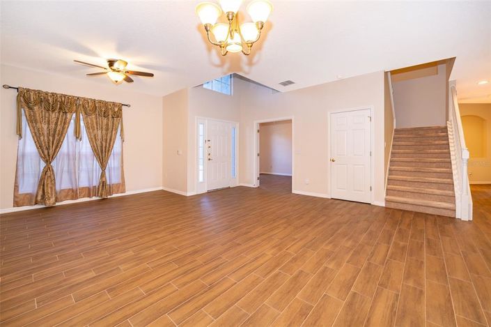 Image No.12-5 Bed House for sale