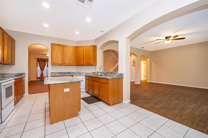 Image No.21-5 Bed House for sale