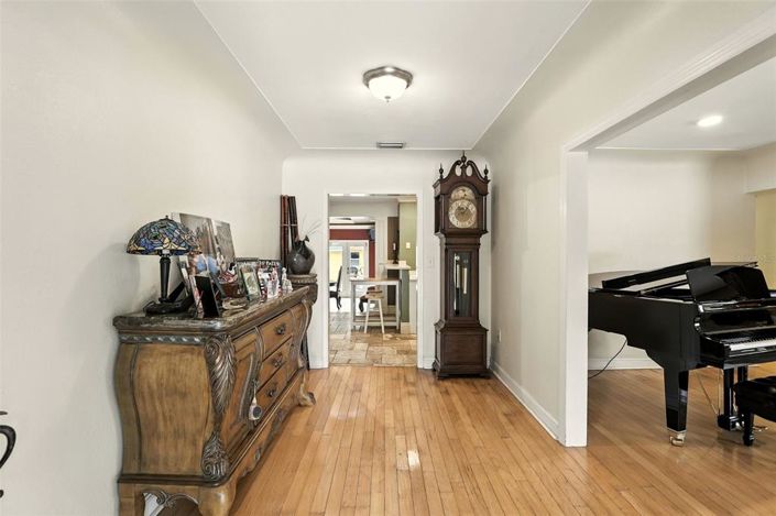 Image No.18-4 Bed House for sale