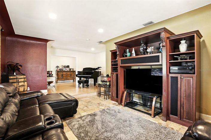 Image No.22-4 Bed House for sale