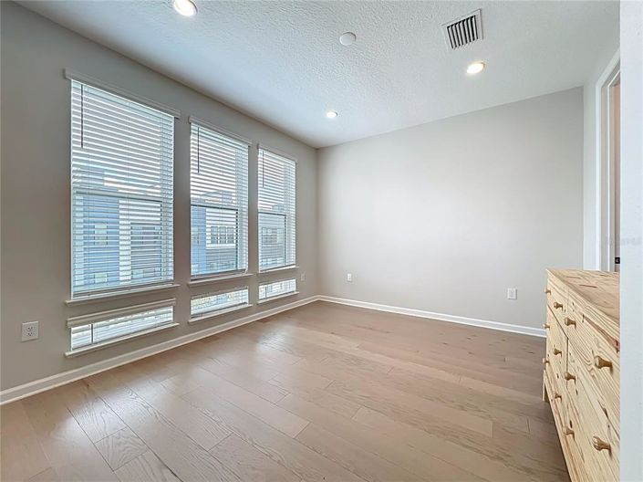 Image No.28-Maison de ville de 4 chambres à vendre à Saint John