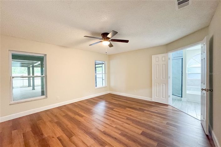 Image No.19-4 Bed House for sale