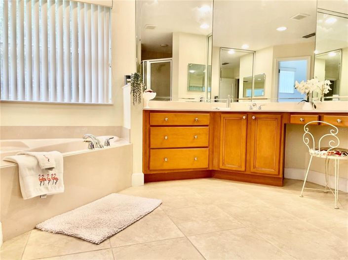 Image No.22-6 Bed House for sale