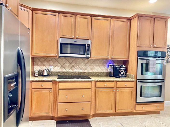 Image No.8-6 Bed House for sale