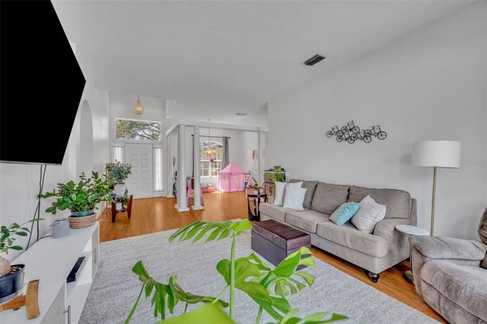 Image No.10-5 Bed House for sale