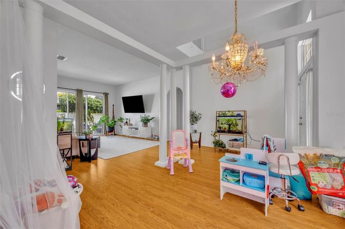 Image No.12-5 Bed House for sale