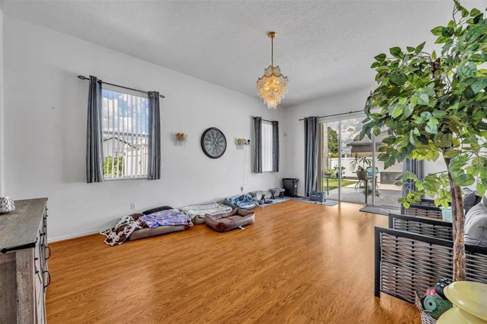 Image No.13-5 Bed House for sale