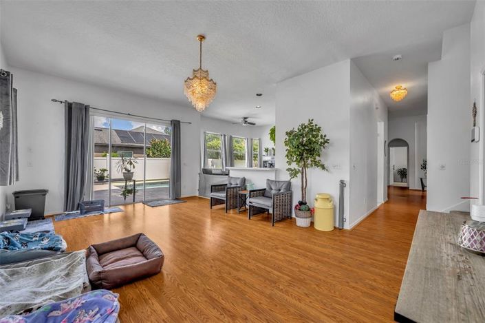 Image No.14-5 Bed House for sale