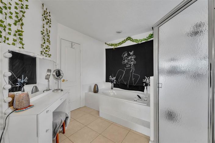 Image No.40-5 Bed House for sale