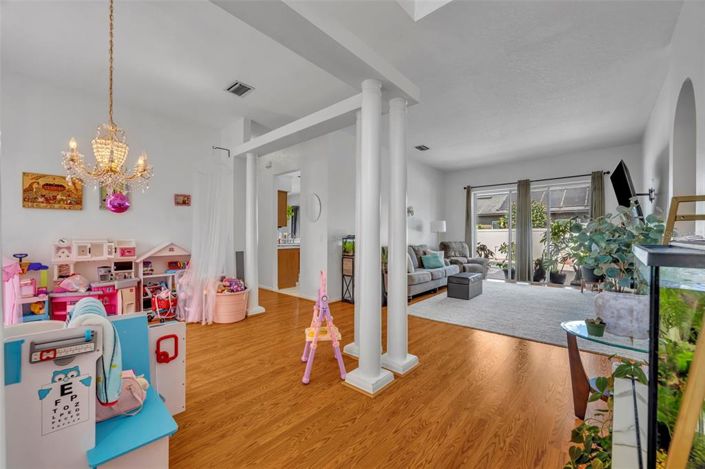 Image No.6-5 Bed House for sale