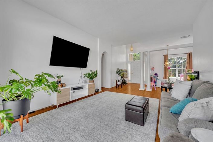 Image No.9-5 Bed House for sale