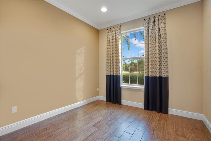 Image No.10-7 Bed House for sale