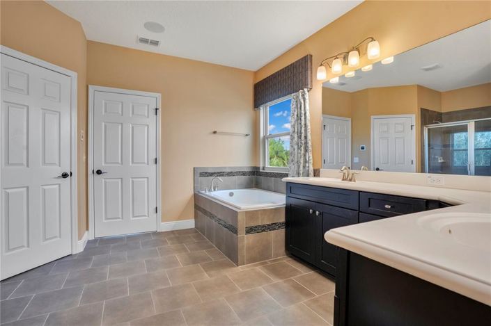 Image No.37-7 Bed House for sale