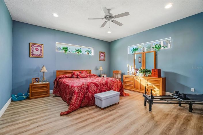 Image No.22-4 Bed House for sale