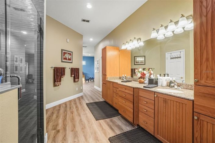 Image No.26-4 Bed House for sale