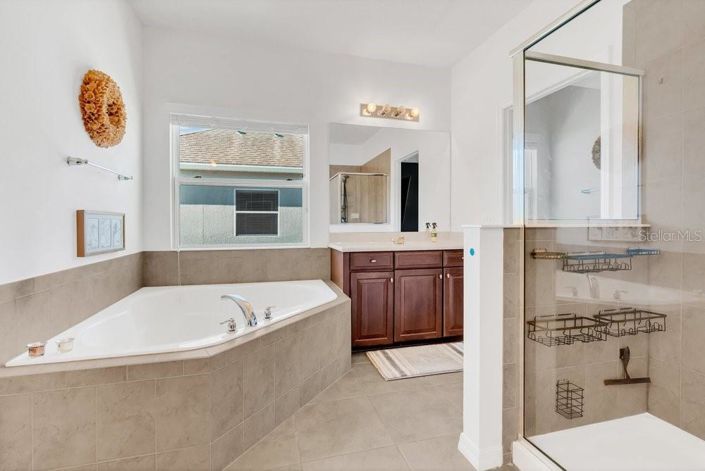 Image No.16-6 Bed House for sale