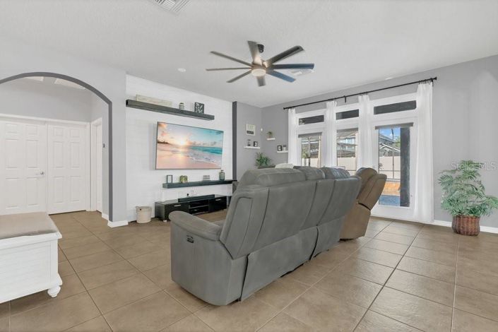 Image No.31-6 Bed House for sale