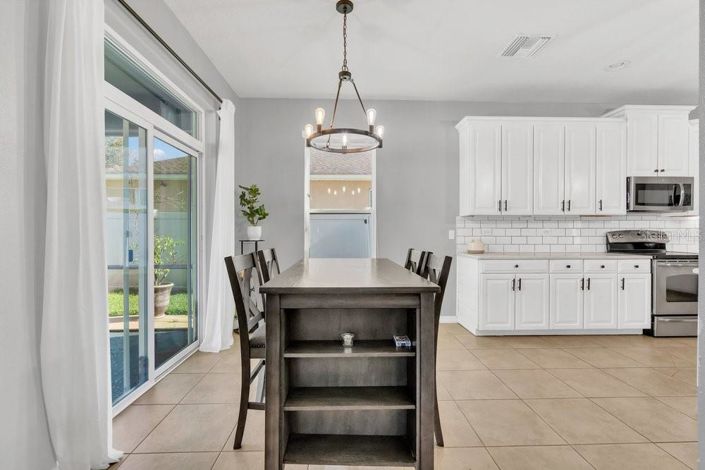 Image No.8-6 Bed House for sale