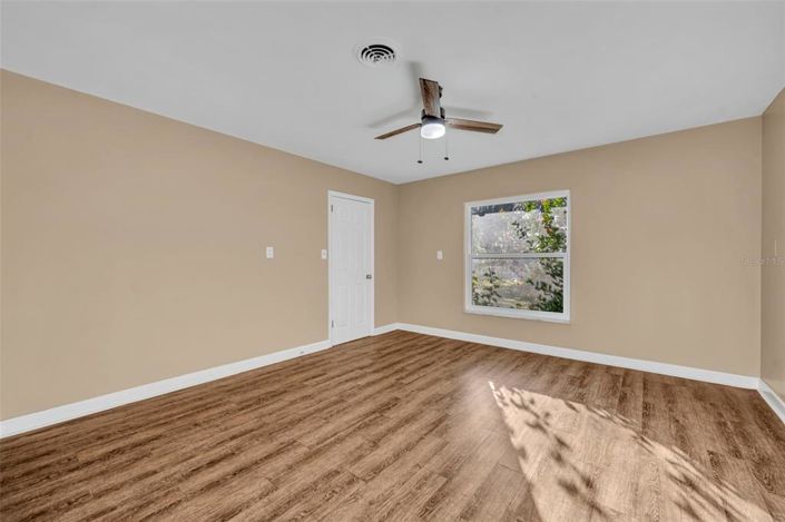 Image No.14-3 Bed House for sale