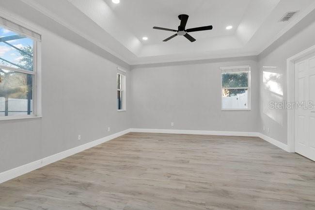 Image No.30-5 Bed House for sale