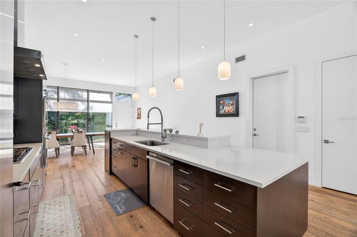 Image No.12-4 Bed House for sale