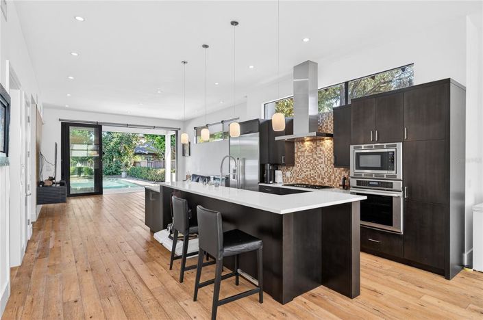 Image No.14-4 Bed House for sale