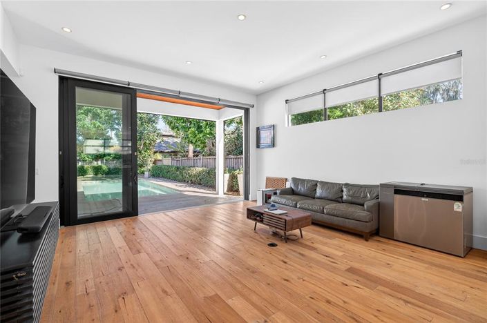 Image No.15-4 Bed House for sale