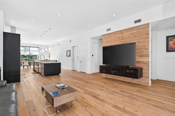 Image No.17-4 Bed House for sale