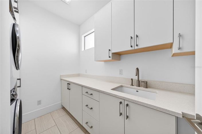 Image No.19-4 Bed House for sale